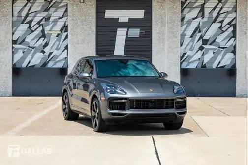 2023 Porsche Cayenne Turbo S E-Hybrid AWD photo