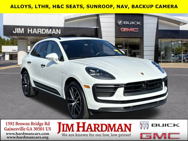 2023 Porsche Macan  AWD photo