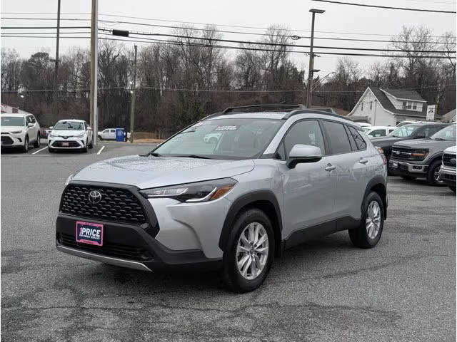 2023 Toyota Corolla Cross LE AWD photo