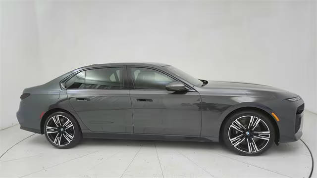 2023 BMW 7 Series 740i RWD photo