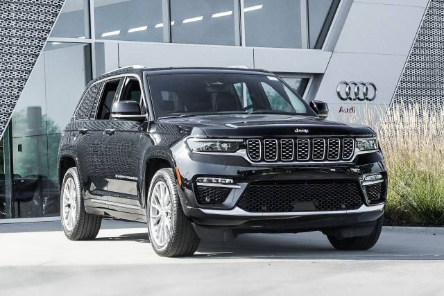 2023 Jeep Grand Cherokee Summit 4WD photo