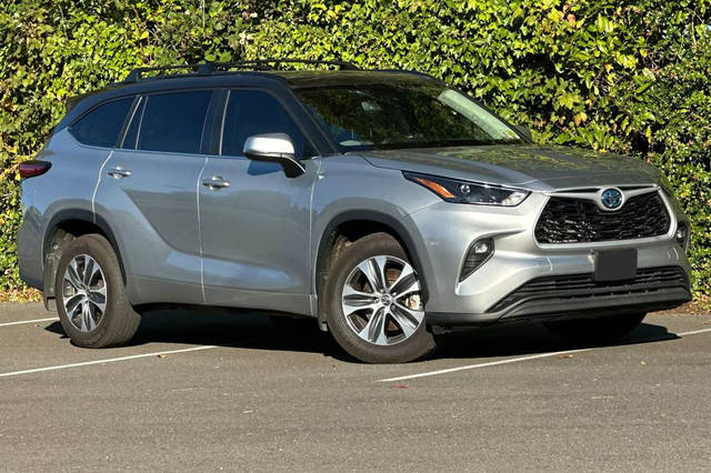 2023 Toyota Highlander Hybrid XLE AWD photo