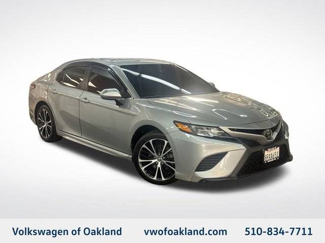 2020 Toyota Camry SE FWD photo