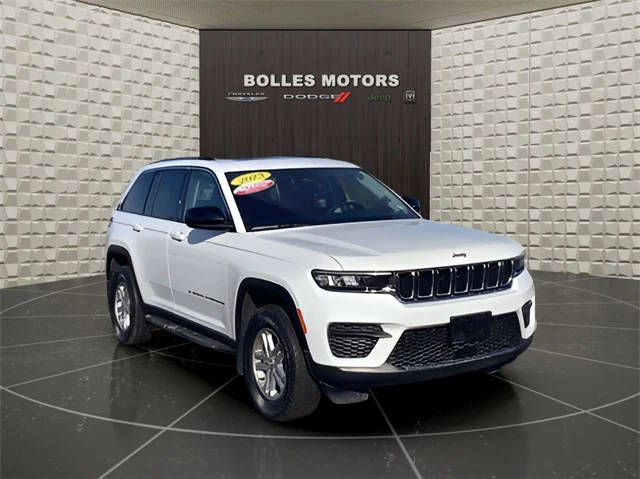 2023 Jeep Grand Cherokee Laredo 4WD photo