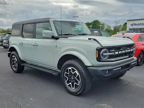 2023 Ford Bronco 4 Door Outer Banks 4WD photo