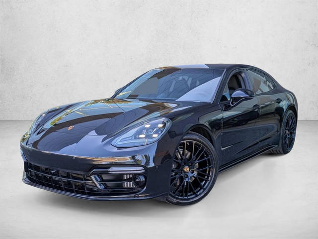 2023 Porsche Panamera  RWD photo