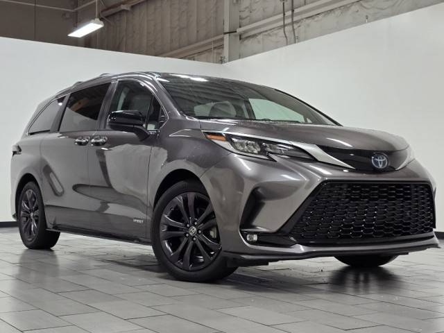 2021 Toyota Sienna XSE FWD photo