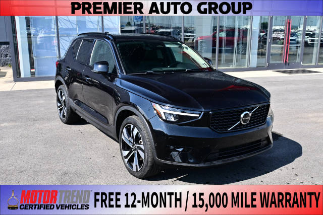 2023 Volvo XC40 Plus Dark Theme AWD photo