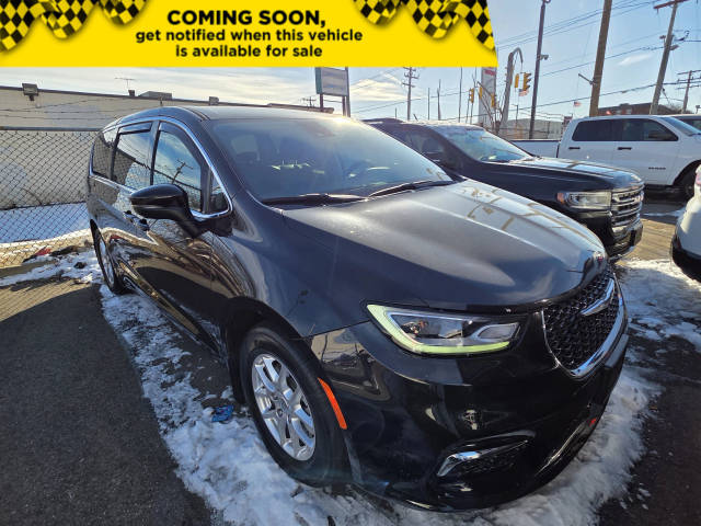 2023 Chrysler Pacifica Minivan Touring L FWD photo