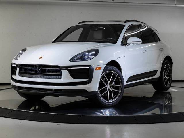 2023 Porsche Macan  AWD photo