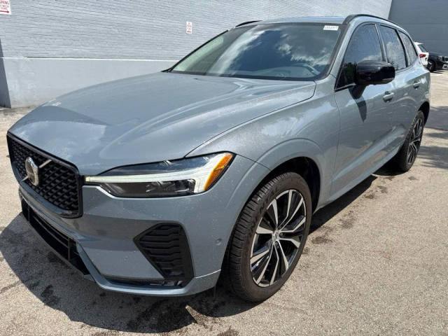 2023 Volvo XC60 Plus Dark Theme AWD photo