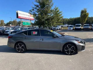 2023 Nissan Altima 2.5 SR FWD photo