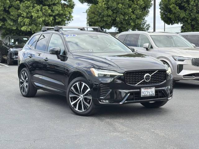 2023 Volvo XC60 Plus Dark Theme AWD photo