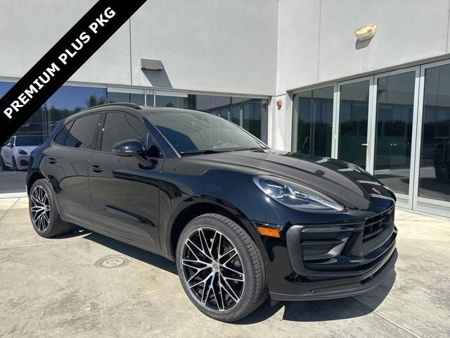 2023 Porsche Macan  AWD photo
