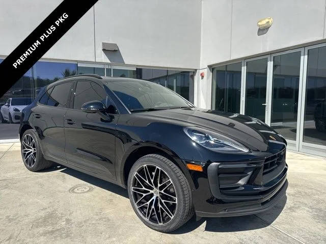 2023 Porsche Macan AWD photo