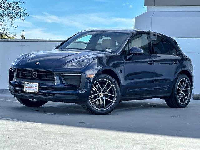 2023 Porsche Macan  AWD photo