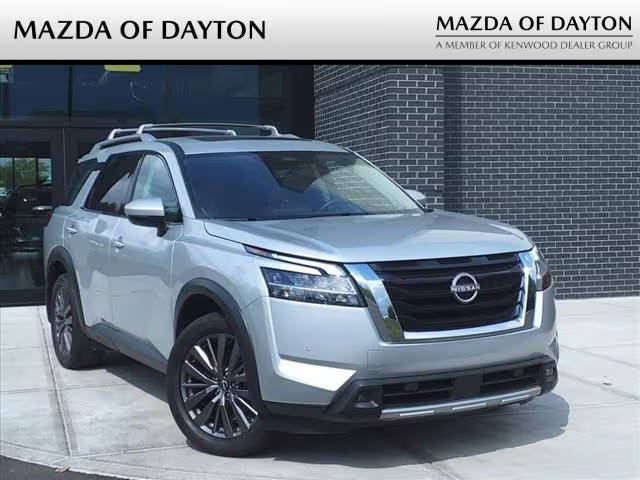 2023 Nissan Pathfinder SL 4WD photo