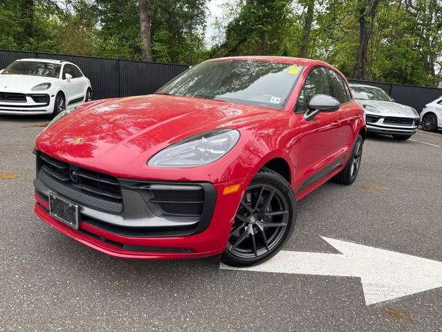 2023 Porsche Macan T AWD photo