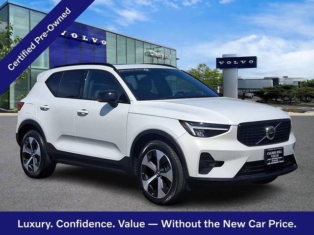 2023 Volvo XC40 Plus Dark Theme AWD photo