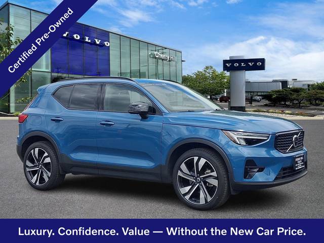 2023 Volvo XC40 Plus Dark Theme AWD photo