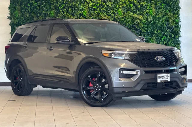 2023 Ford Explorer ST 4WD photo