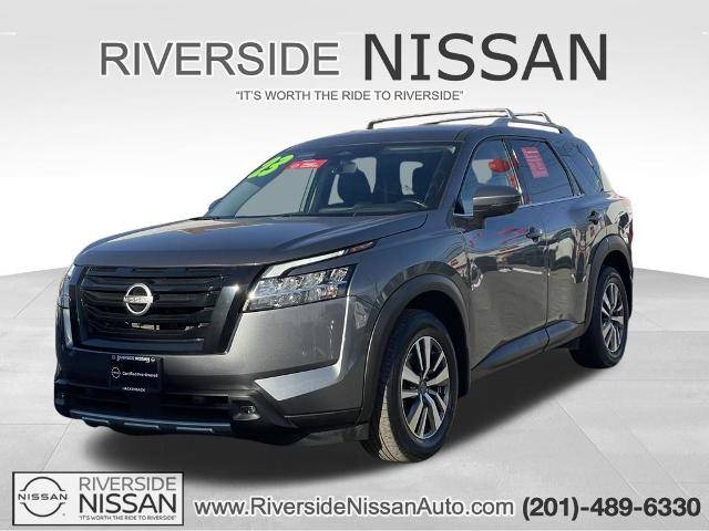 2023 Nissan Pathfinder SL 4WD photo