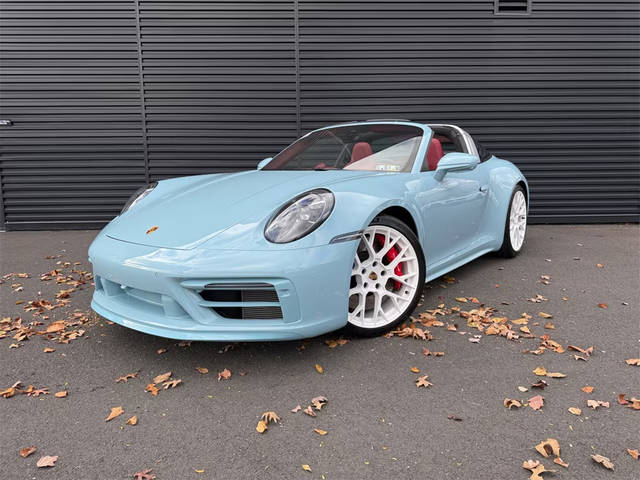 2023 Porsche 911 4 GTS AWD photo