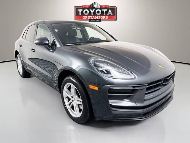 2023 Porsche Macan  AWD photo