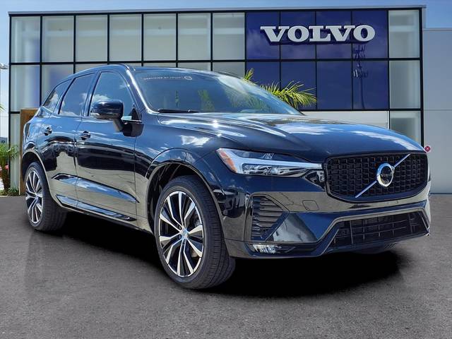 2023 Volvo XC60 Plus Dark Theme FWD photo