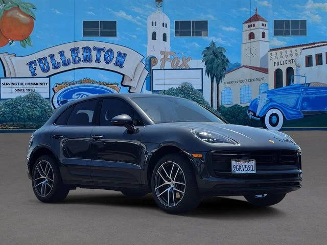 2023 Porsche Macan AWD photo