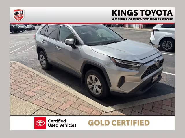 2023 Toyota RAV4 LE FWD photo