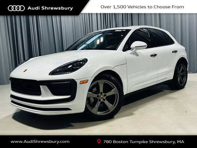 2023 Porsche Macan  AWD photo