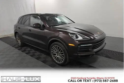 2023 Porsche Cayenne Platinum Edition AWD photo