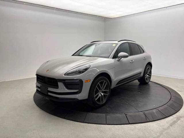 2023 Porsche Macan  AWD photo