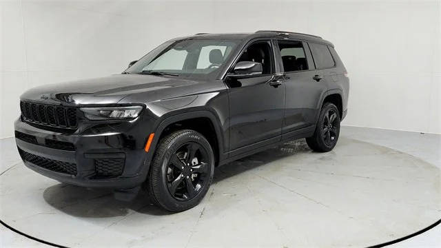 2023 Jeep Grand Cherokee L Altitude 4WD photo