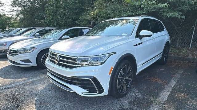 2023 Volkswagen Tiguan SEL R-Line AWD photo