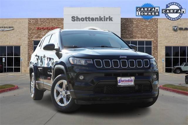 2023 Jeep Compass Latitude 4WD photo