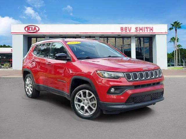 2023 Jeep Compass Latitude Lux 4WD photo