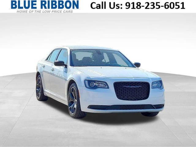2023 Chrysler 300 Touring RWD photo