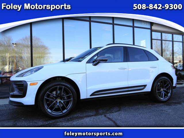 2023 Porsche Macan  AWD photo