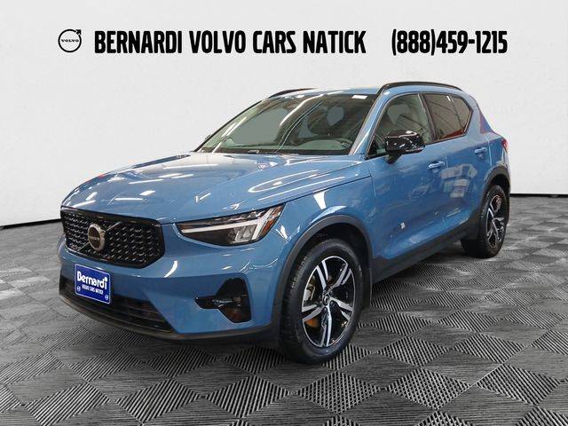 2023 Volvo XC40 Plus Dark Theme AWD photo