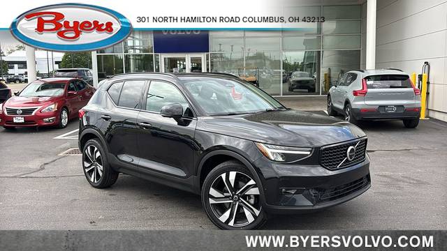 2023 Volvo XC40 Plus Dark Theme AWD photo