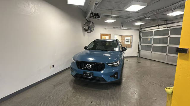 2023 Volvo XC40 Ultimate Dark Theme AWD photo