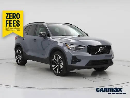 2023 Volvo XC40 Plus Dark Theme AWD photo