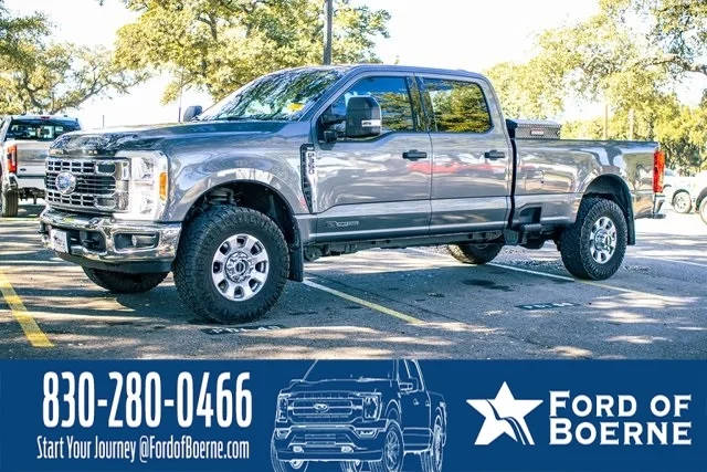 2023 Ford F-350 Super Duty XLT 4WD photo