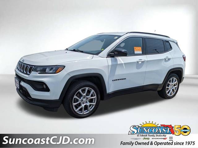 2023 Jeep Compass Latitude Lux 4WD photo