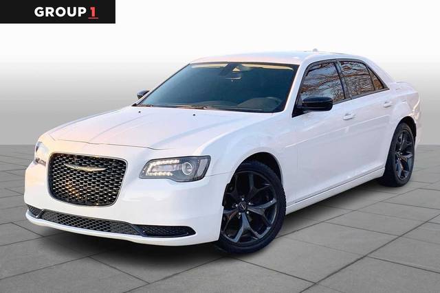 2023 Chrysler 300 Touring RWD photo