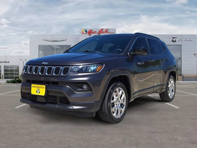2023 Jeep Compass Latitude Lux 4WD photo