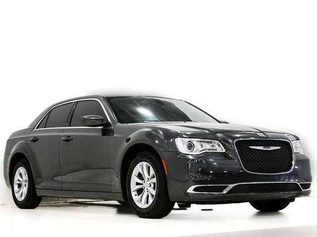 2023 Chrysler 300 Touring RWD photo