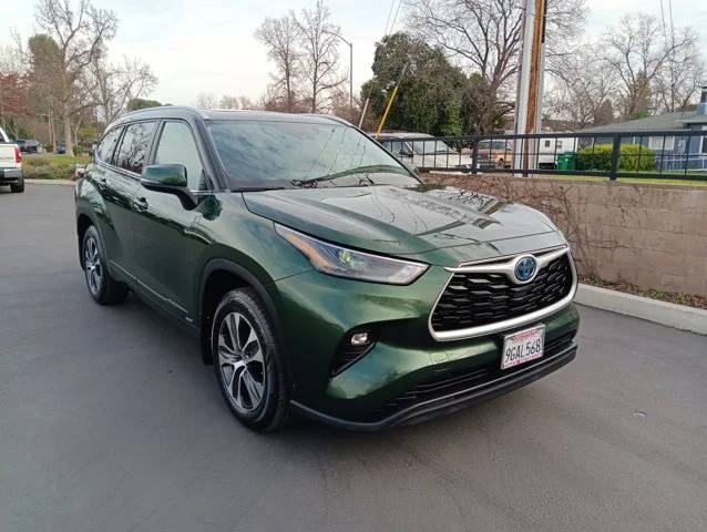 2023 Toyota Highlander Hybrid XLE AWD photo